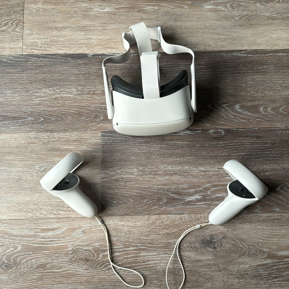 Oculus Quest 2 with Elite Strap & Original Packaging